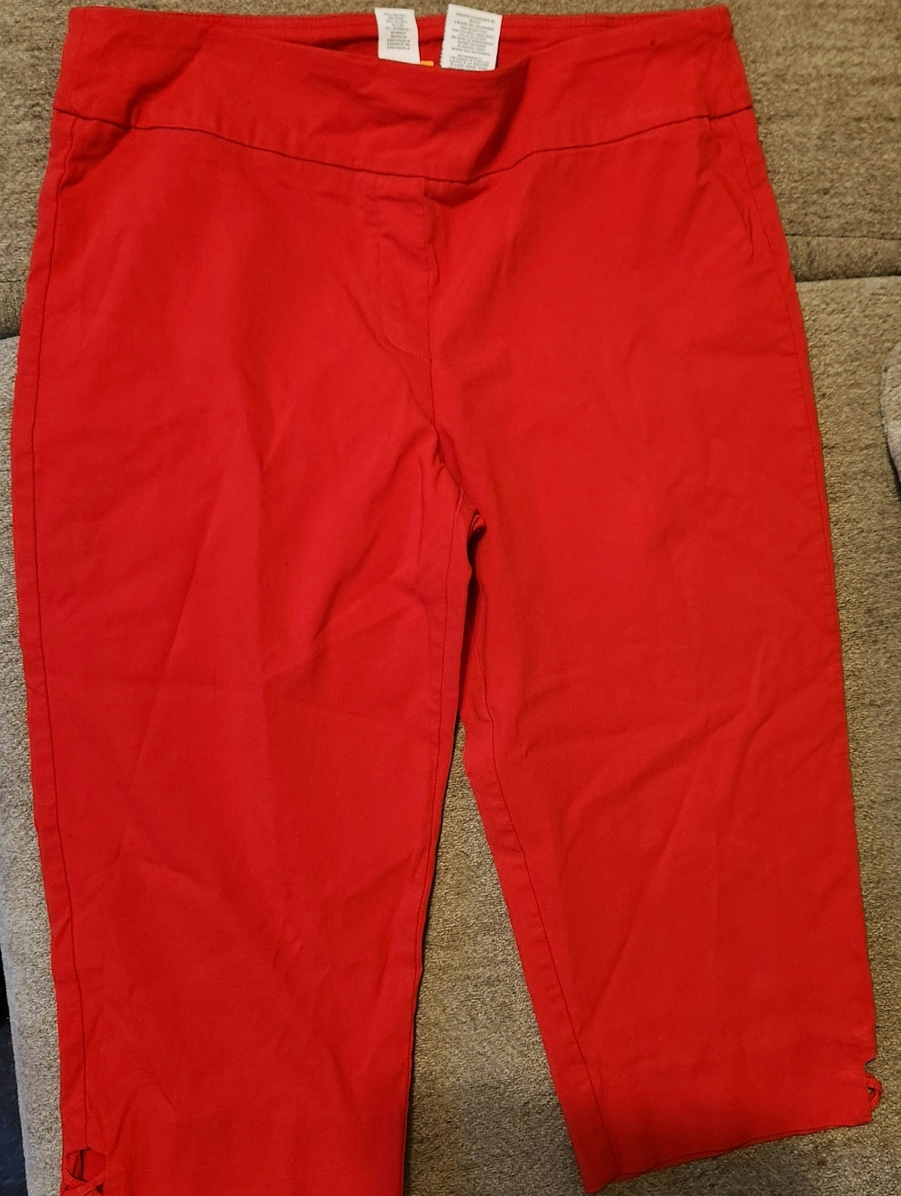 Ruby Rd. Pull On Stretch Burmuda Capri Red 12